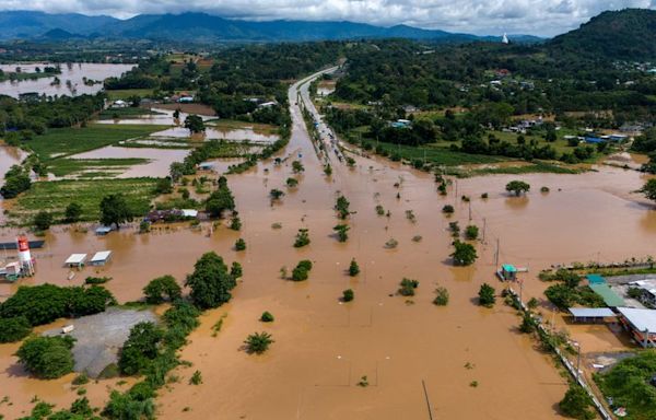 Flooding in Thailand maroons thousands in northern province