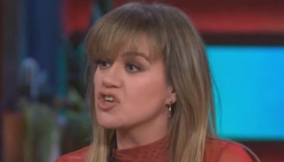 Kelly Clarkson fans FUMING as show is pulled off air without warning