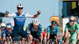 Tour: Jakobsen supera a Van Aert en la meta, gana 2da etapa