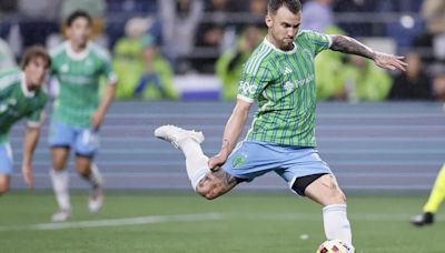 Albert Rusnák scores twice on PKs after halftime to rally Sounders to 2-1 victory over Fire