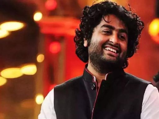 West Bengal: Behrampore district judge's picture with Arijit in court raises eyebrows | Kolkata News - Times of India