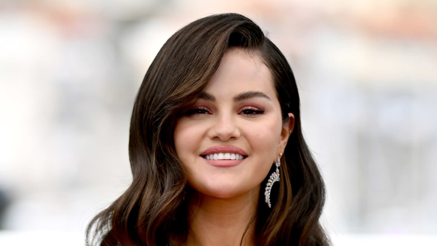 Selena Gomez’s Brick Red Nails Are the Perfect Transition for Late Summer to Fall