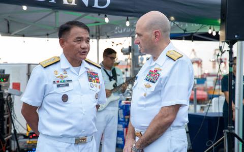 Philippine, US military chiefs meet in Manila aboard 7th Fleet flagship