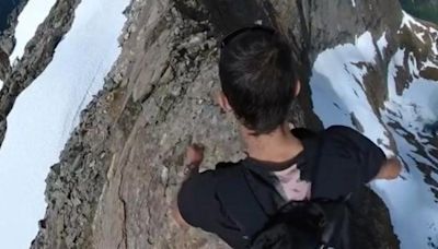 El vertiginoso entreno de Kilian Jornet por una cresta de montaña