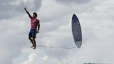 JO 2024 : L’histoire derrière la « plus grande photo de sport de tous les temps » du surfeur Gabriel Medina