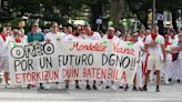 Trabajadores de Mondelez se concentran frente al Parlamento foral por "un convenio digno"