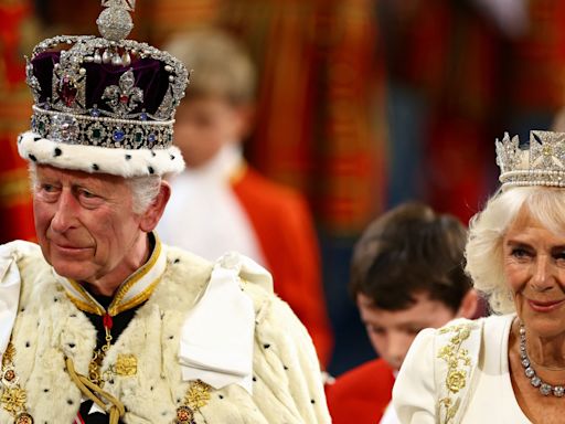 King opens Parliament supported by bandage-free birthday Queen