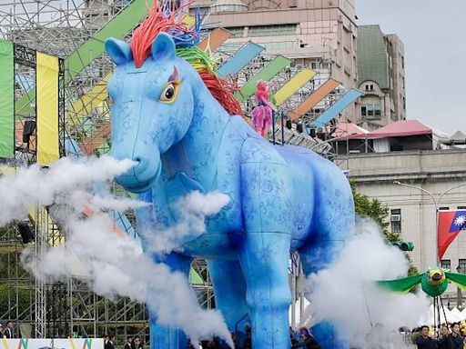 圖多／精彩時刻！4層樓《雨馬》穿越總統府 總統就職典禮表演一次看