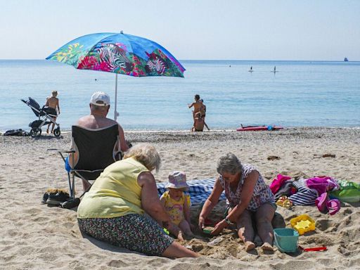 New maps turn red as Britain to finally be blasted by 28C Iberian plume