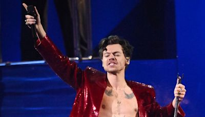 Harry Styles is flirting with THIS married A-lister