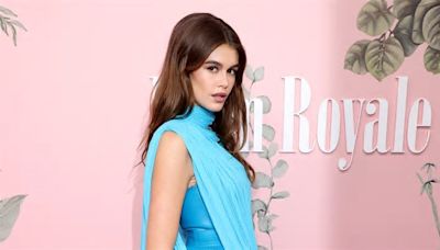 Kaia Gerber revive el accesorio favorito de 2002