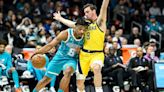 Hornets, con gran cierre, derrotan 115-109 a Pacers