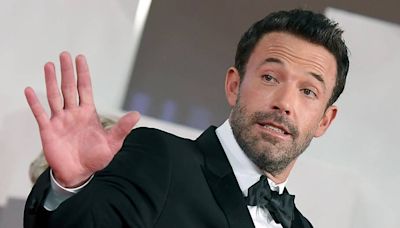 “Solo sonríe cuando está con otros”: Captan a Ben Affleck riéndose de las travesuras de su hijo y usuarios notan la diferencia cuando está con JLo