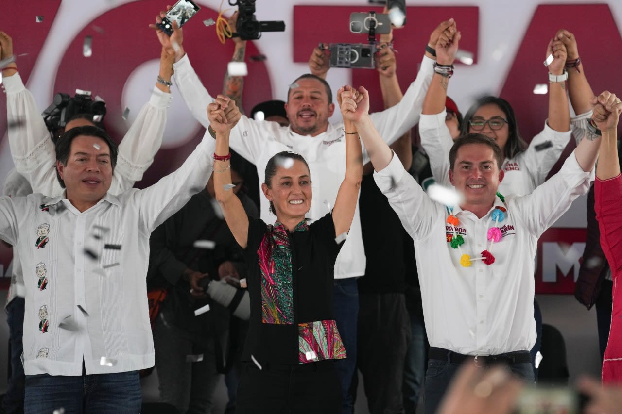 Mexico’s presidential front-runner walks a thin, tense line in following outgoing populist