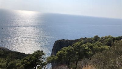 David Cameron, weekend a Capri dopo il G7: visita ai fortini degli inglesi e bagno al Faro di Anacapri