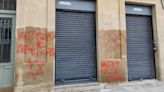 Pintadas con el símbolo nazi en una sede de EH Bildu en Pamplona