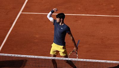 A un paso de su tercer Grand Slam: Carlos Alcaraz derrota a Jannik Sinner y es finalista de Roland Garros - La Tercera