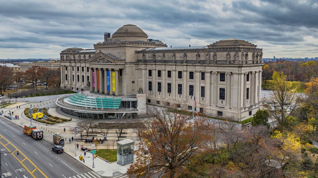 Bomb scare emails target NYC synagogues, Brooklyn Museum