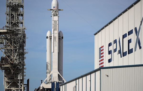 Elon Musk denies that SpaceX may make a tender offer valuing it at $200 billion