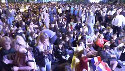 Fans del Festival de Eurovisión siguen la final en la Plaza de Europa de Zagreb I DIRECTO - MarcaTV