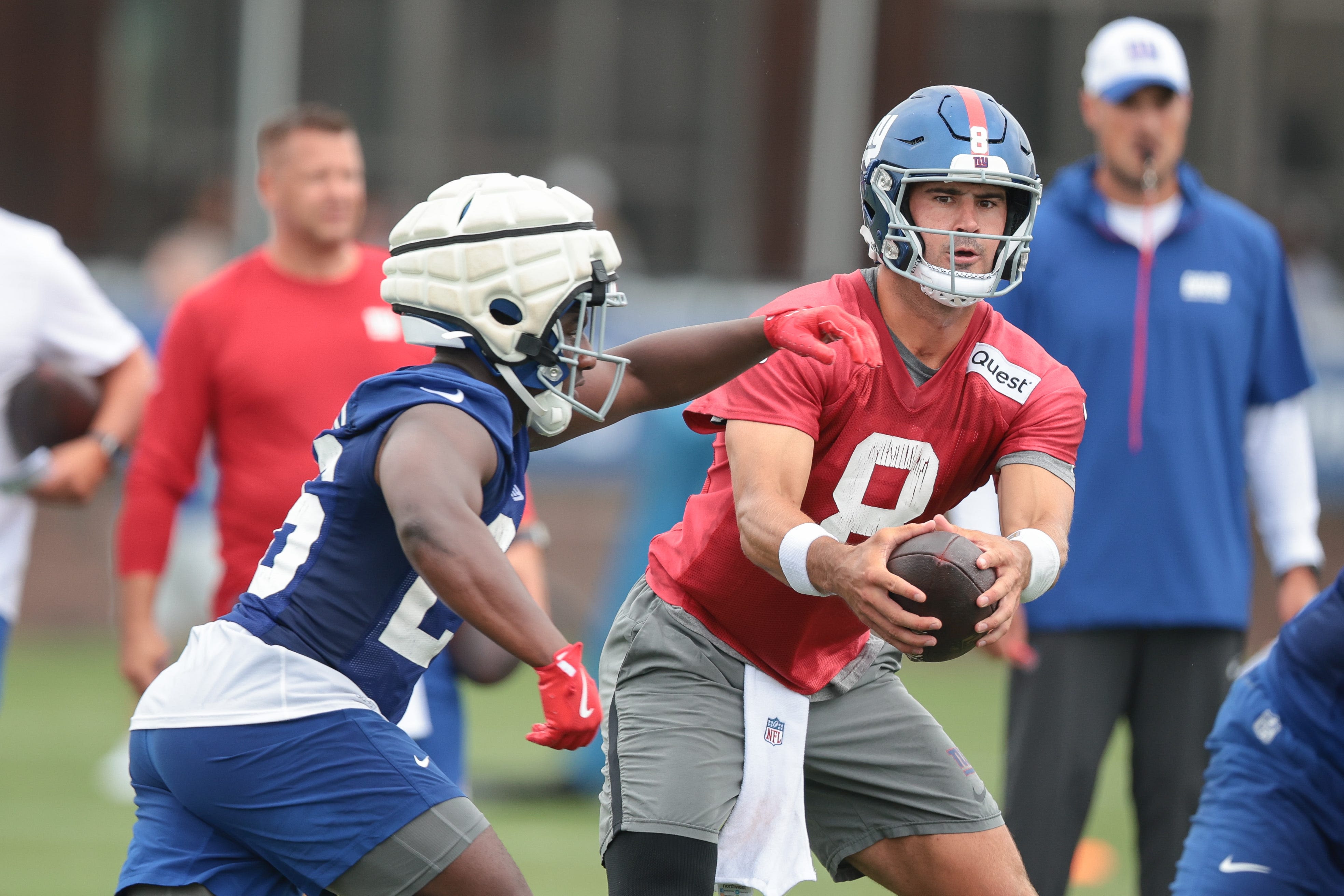 Giants' Devin Singletary: Daniel Jones 'is a dog'