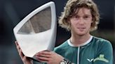 Rublev vence batalha com Auger-Aliassime e é campeão do Masters 1000 de Madri | GZH