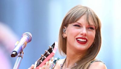 Taylor Swift Wore Bejeweled Eyeliner for Her London Eras Tour Show