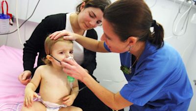 “La primera infección es la más grave”: la vacuna clave que protege en hasta un 80% a los bebés de la hospitalización