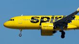 Estupor en un vuelo de Spirit Airlines por un líquido misterioso que se desparramó por el piso desde un baño