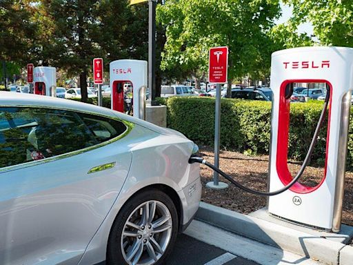 Battery Dead? Here's How to Get Out of a Locked Tesla