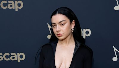 Charli XCX ha rodado una película en secreto en Polonia, Erupcja