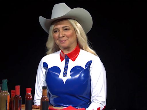 Maya Rudolph channels a ‘Cowboy Carter’-inspired Beyoncé on ‘SNL’ in ‘Hot Ones’ sketch