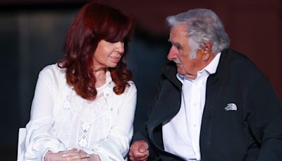 "¡Fuerza Pepe!" es el mensaje de Cristina Fernández al conocer la enfermedad de Mujica