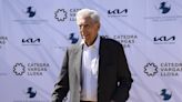 Vargas Llosa cumple "infatigables 88 años" acompañado por familiares y amigos en Lima