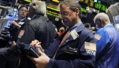 Los mercados le dan aire a Javier Milei a la espera de los próximos pasos de Luis Caputo
