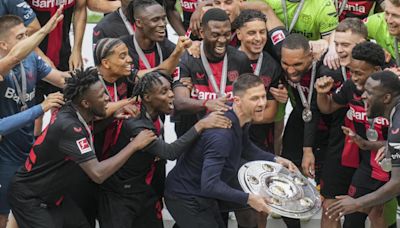 El Bayer Leverkusen de Xabi Alonso celebra su histórico año con otra victoria y la 'Ensaladera'