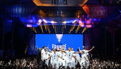 Paris 2024 Olympics | Shirine Boukli and Luka Mkheidze celebrated, Antoine Dupont and the rugby sevens heroes given a triumphant welcome: a look back at Club France's first night in pictures