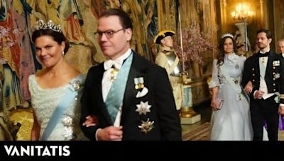 Lentejuelas y grandes joyas en Suecia: Silvia, Victoria y Sofía sacan la artillería en su cena de gala con Federico y Mary de Dinamarca