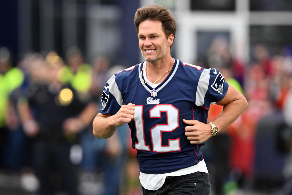 NFL World Already Buzzing With Tom Brady Comparisons for New Patriots QB