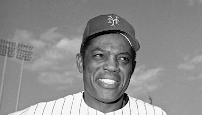 Mets honor Willie Mays and Jerry Grote with new uniform patches