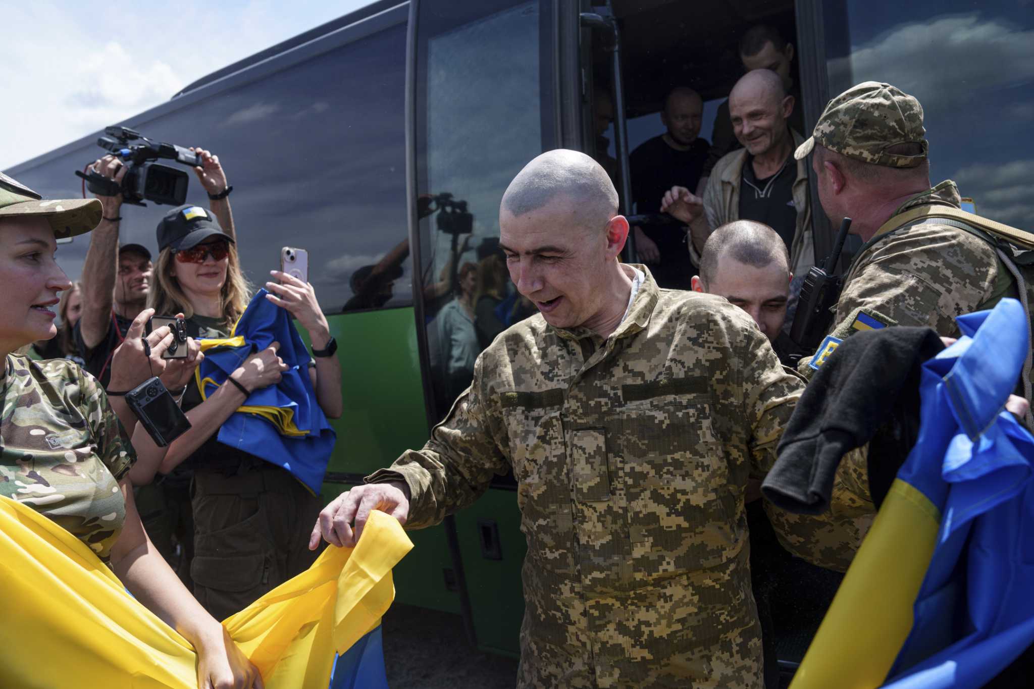 Russia and Ukraine exchange POWs for the first time in months. Bodies of fallen are also swapped