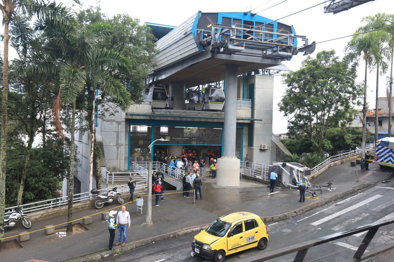 The collapse of a cable car in Colombia kills 1 person and injures 20