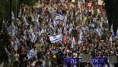 Israeli Protesters Mass in Jerusalem to Call for Elections