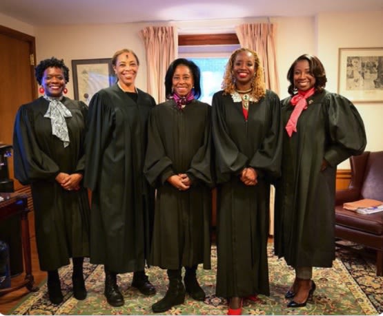 Misleading Photo Suggests Trump Would Face an All-Black, All-Female Panel of Judges on Appeal