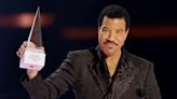 Lionel Richie Accepts Icon Award, Speaks To Young Artists At 2022 American Music Awards