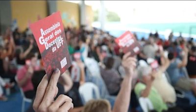 Greve nas universidades federais: professores e grupo de alunos da UFF seguem mobilizados