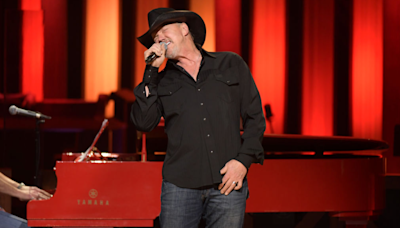 Trace Adkins Beautifully Pays Tribute To The Fallen With An Emotional Video Ahead Of Memorial Day