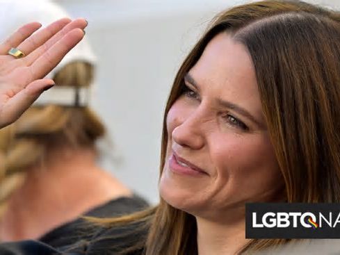 La actriz Sophia Bush no puede dejar de sonreír después de declararse queer en un poderoso ensayo