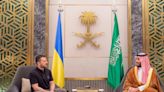 Zelensky llegó a Arabia Saudita en una visita sorpresa antes de ir a la cumbre del G7