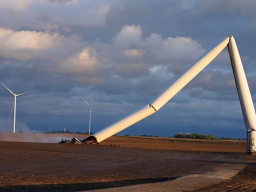 Tornado kills multiple people in small Iowa town